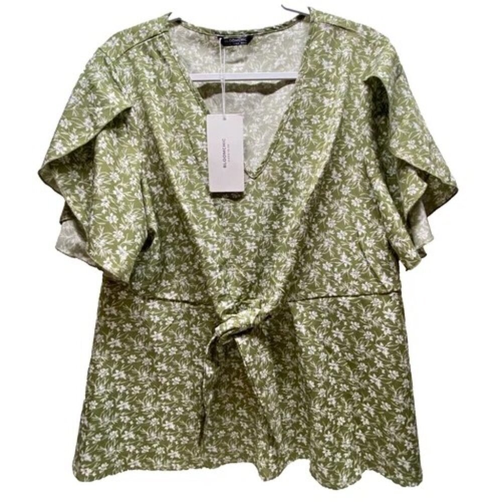 BloomChic Tie Front Floral V-Neck Blouse Women's Size 14-16 Sage Green Flowy NWT